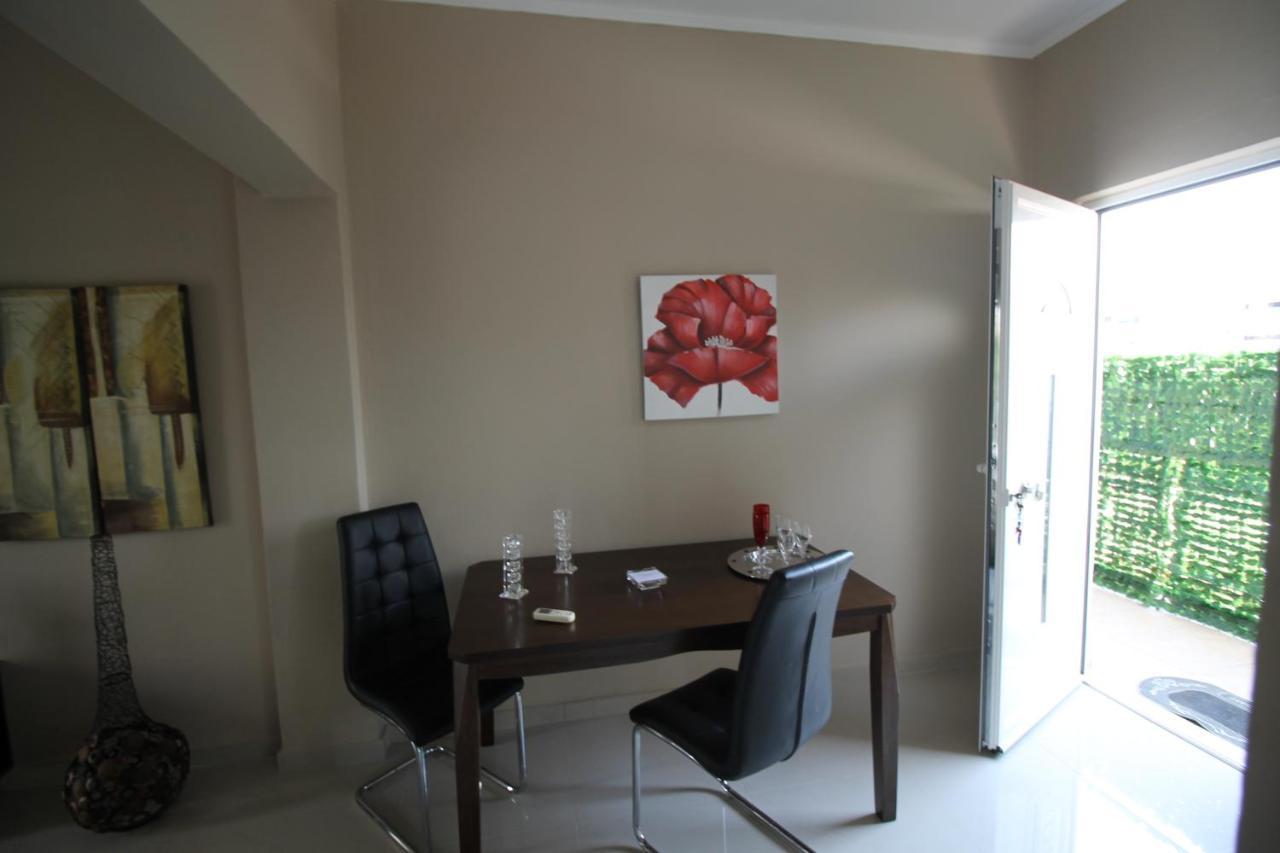 Christa'S Home Near Ath Airport Markópoulon Екстериор снимка